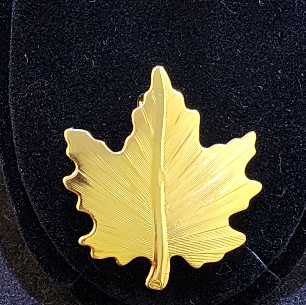 Gold Tone Maple Leaf Pin Brooch